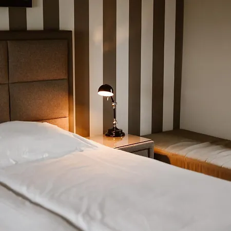Elzenhagen Hotell 4*